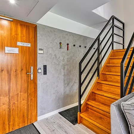 Lola 38 - By Royal Aparts *