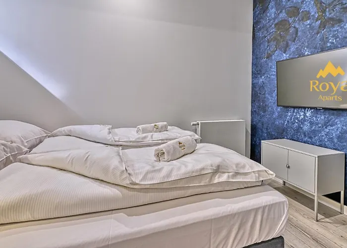 Lola 38 - By Royal Aparts *